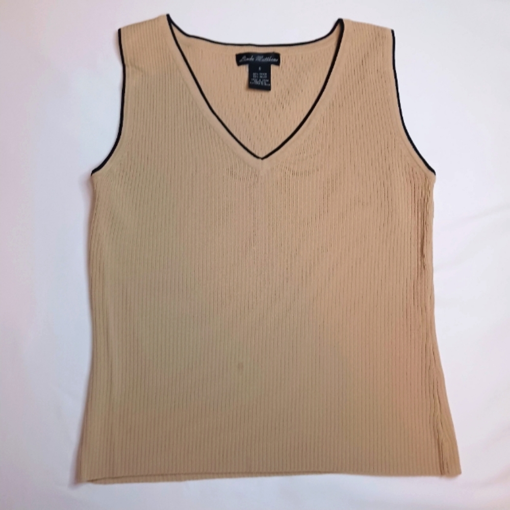 Linda Matthews Beige & Black Ribbed Knit Tank Top.